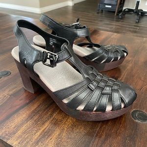 Earth Cerris Black Platform Sandals